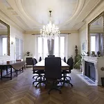 Veeve - Champs-Elysees Hideaway