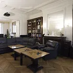Veeve - Champs-Elysees Hideaway